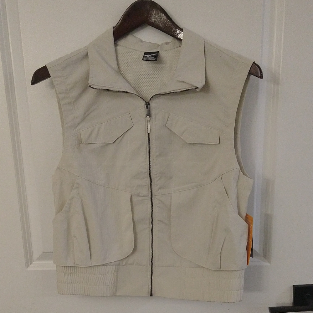 NWT: Avia Moisture Wicking Zipper Vest